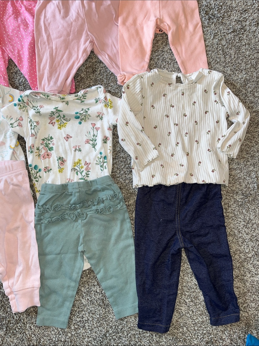Girls 3-6 and 6 month clothing lot - Picture 6 of 6